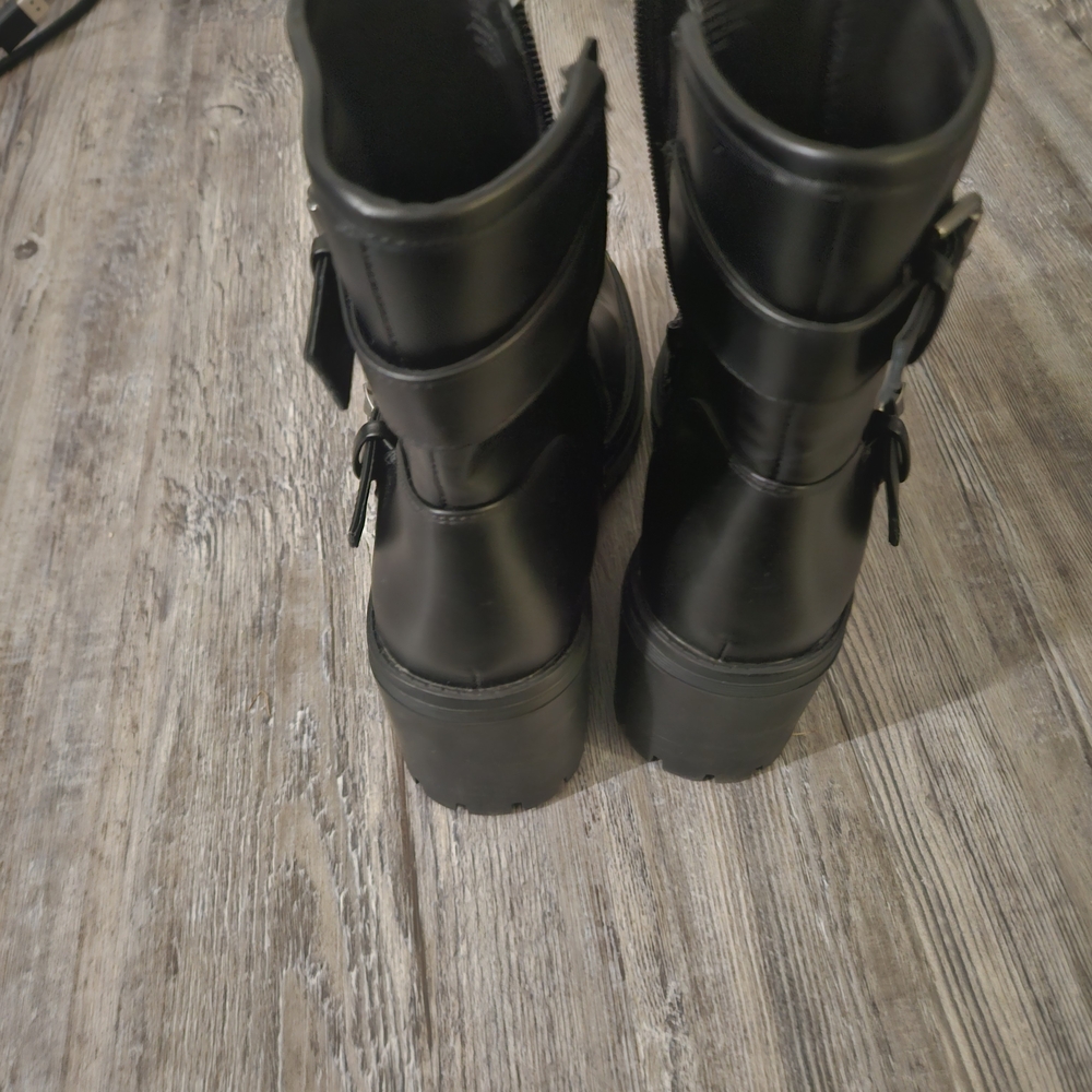 Black Leather Style Boots - Picture 5 of 5